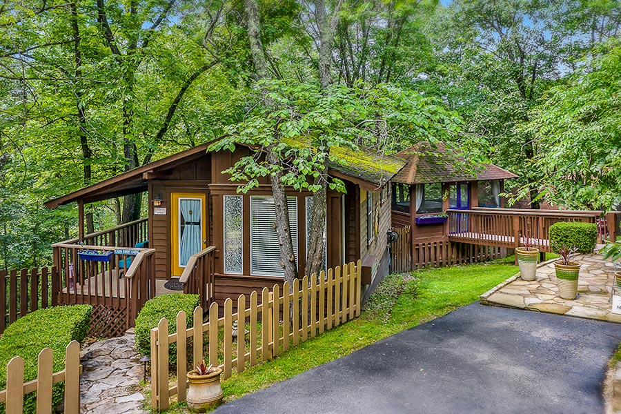 Aspen proximity to hot tub