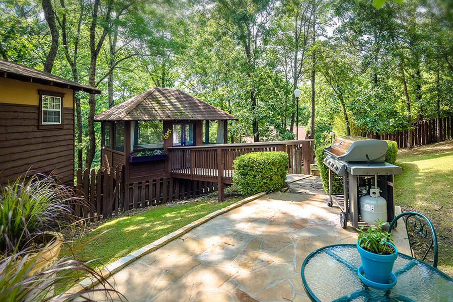 Hot tub and Grill area