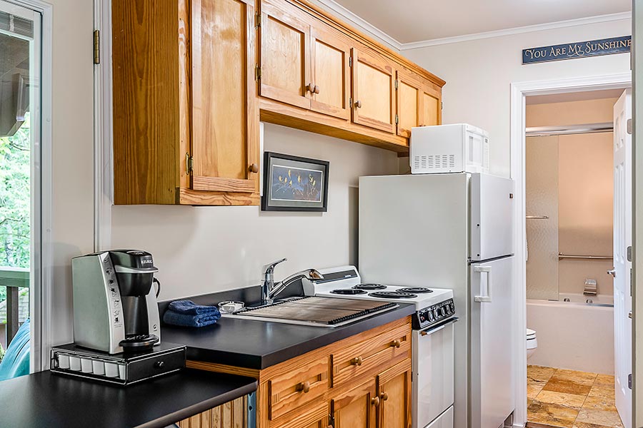 Maple Cabin kitchen