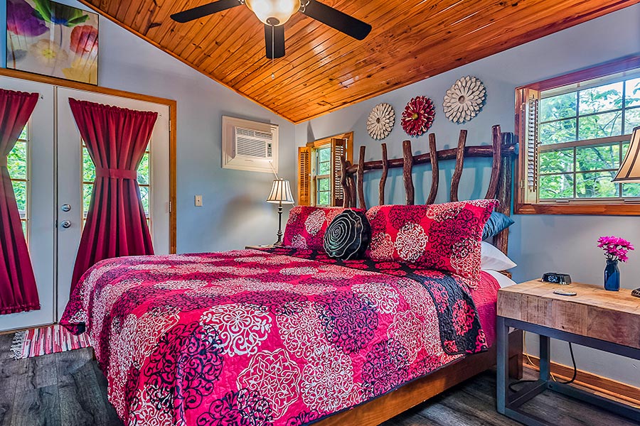 Walnut Cabin upstairs loft bedroom