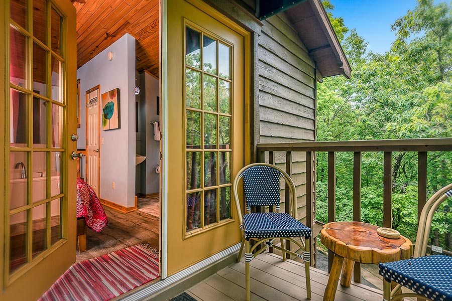 Walnut Cabin loft porch