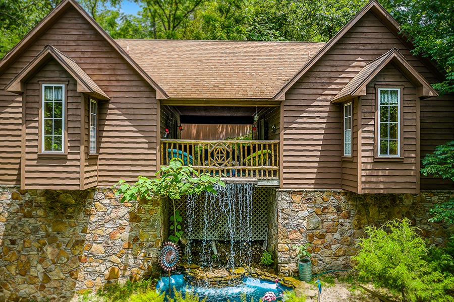 Magnolia Cabin and Willow Cabin Waterfall