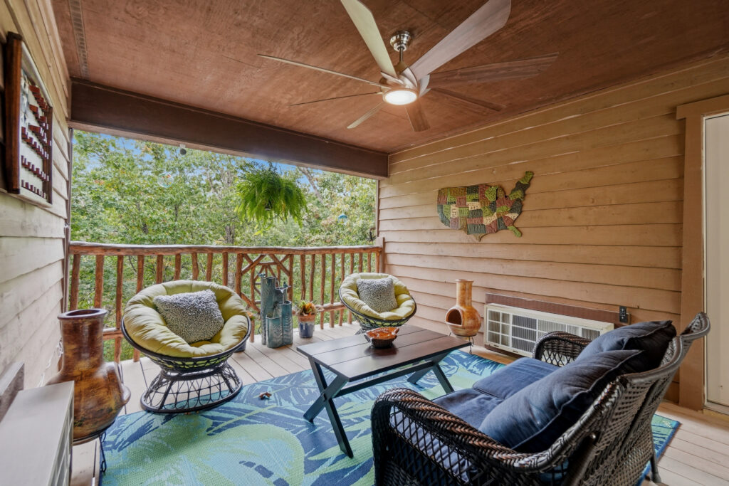 Twins Cabins Shared Porch
